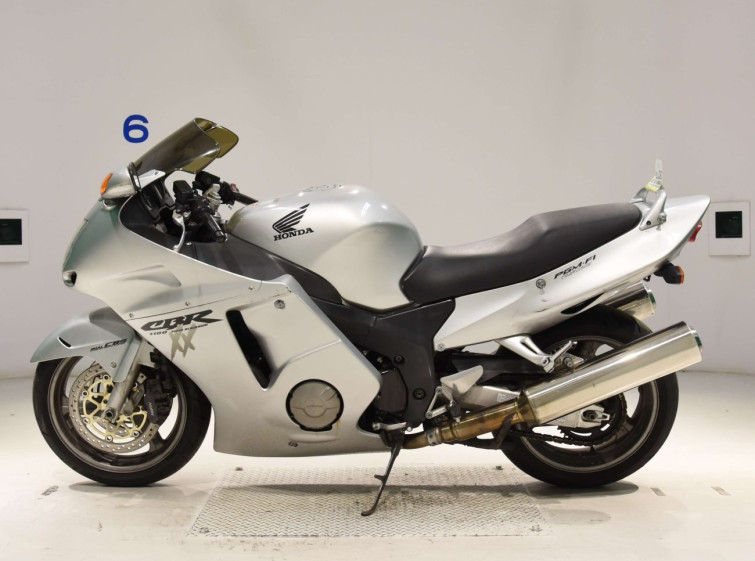 Мотоцикл Honda CBR1100XX BLACKBIRD з пробігом 75967 km