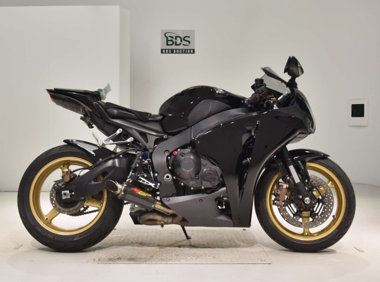 Мотоцикл Honda CBR1000RR с пробегом 17478 km