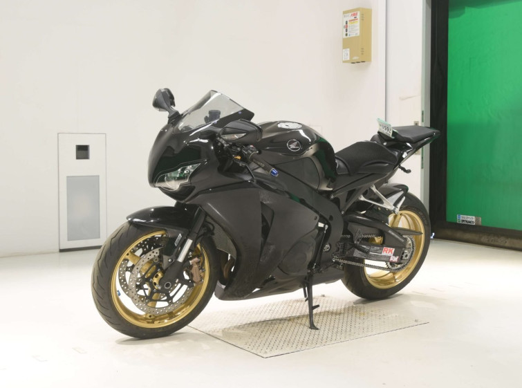 Мотоцикл Honda CBR1000RR с пробегом 17478 km