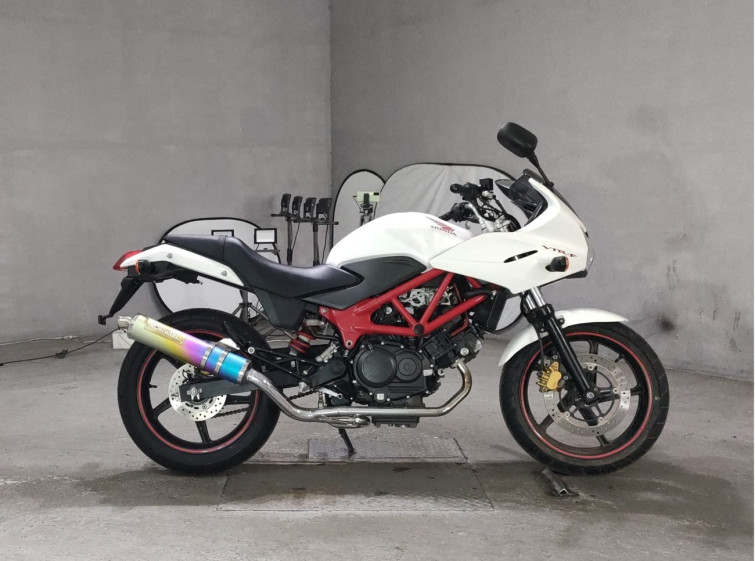 Мотоцикл Honda VTR250F с пробегом 15821 km