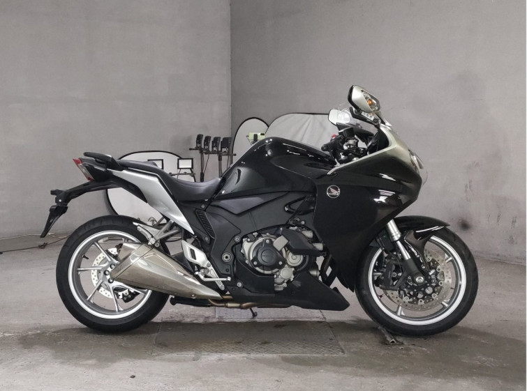 Мотоцикл Honda VFR1200FD с пробегом 14783 km