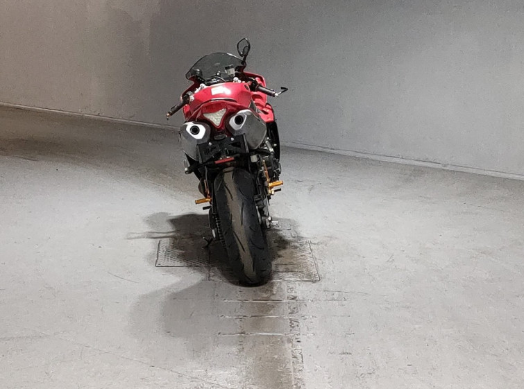 Мотоцикл Yamaha YZF-R1 с пробегом 42763 km