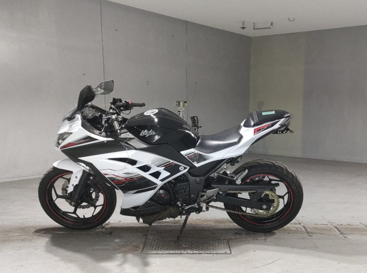 Мотоцикл Kawasaki NINJA250 з пробігом 32298 km