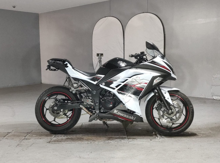 Мотоцикл Kawasaki NINJA250 з пробігом 32298 km