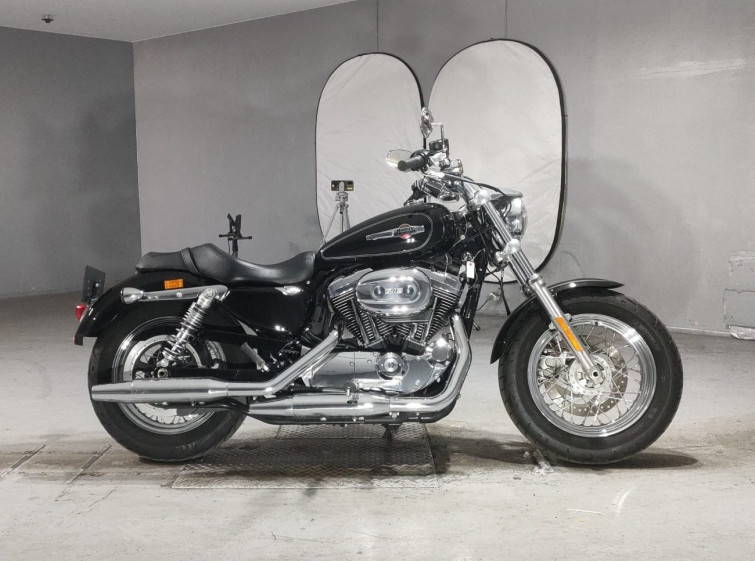 Мотоцикл HD SPORTSTER CUSTOM XL1200C с пробегом 5000 km
