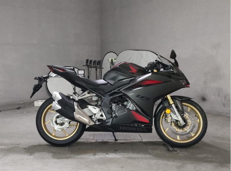 Мотоцикл Honda CBR250RR с пробегом 477 km