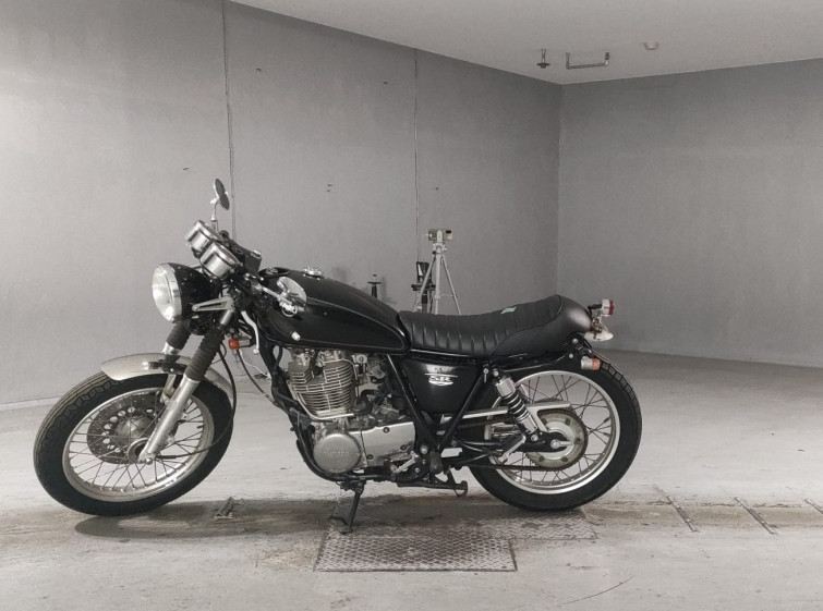 Мотоцикл Yamaha SR400 с пробегом 9143 km