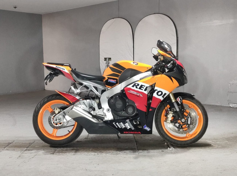 Мотоцикл Honda CBR1000RR з пробігом 9888 km