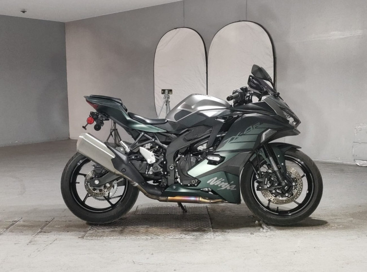 Мотоцикл Kawasaki ninja zx-4r se с пробегом 6874 km