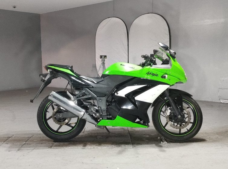 Мотоцикл Kawasaki NINJA250R с пробегом 33940 km