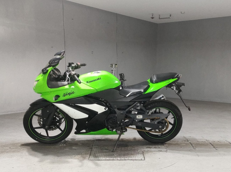 Мотоцикл Kawasaki NINJA250R с пробегом 33940 km