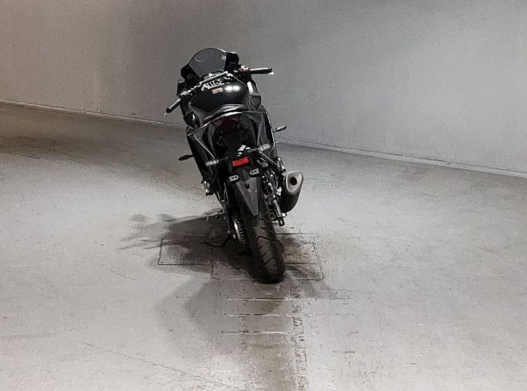 Мотоцикл Yamaha YZF-R25 с пробегом 2110 km