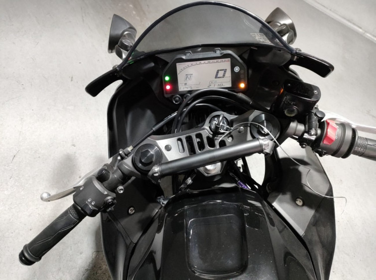 Мотоцикл Yamaha YZF-R25 с пробегом 2110 km