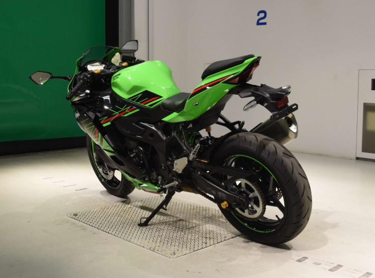 Мотоцикл Kawasaki ZX-4RR с пробегом 4462 km
