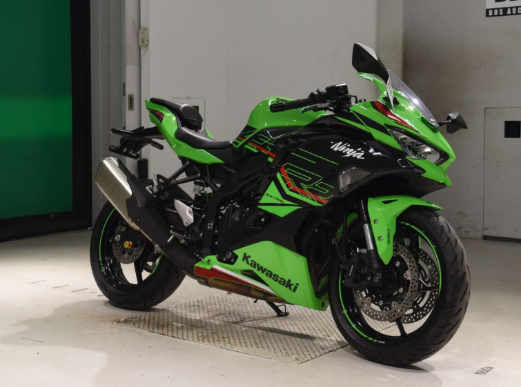 Мотоцикл Kawasaki ZX-4RR с пробегом 4462 km