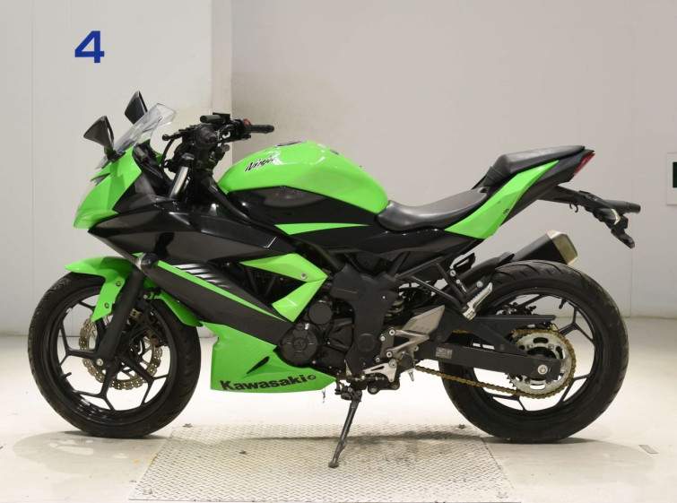 Мотоцикл Kawasaki NINJA250 з пробігом 5411 km