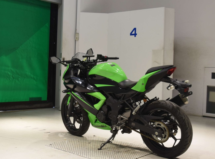Мотоцикл Kawasaki NINJA250 з пробігом 5411 km
