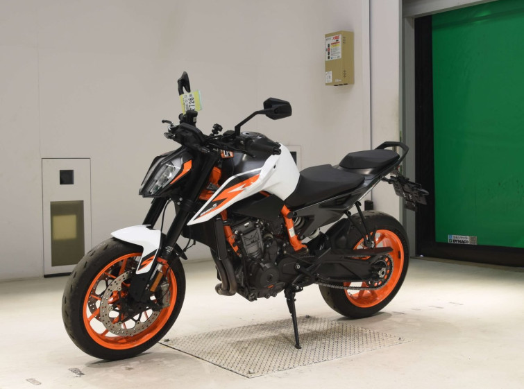 Мотоцикл KTM 890 DUKE R с пробегом 9328 km