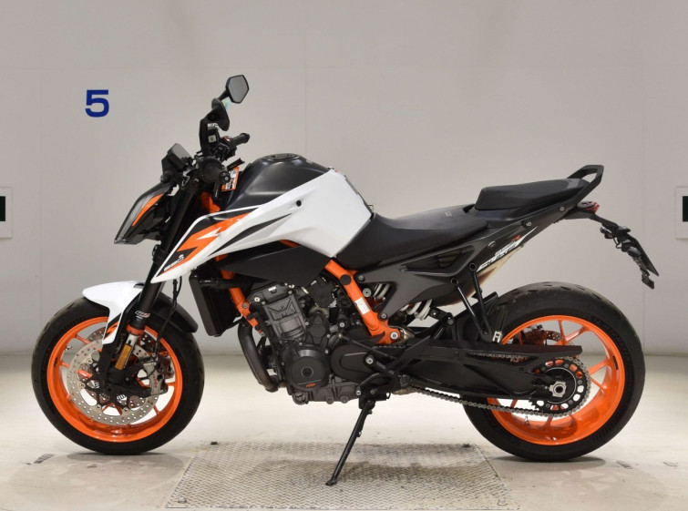 Мотоцикл KTM 890 DUKE R с пробегом 9328 km