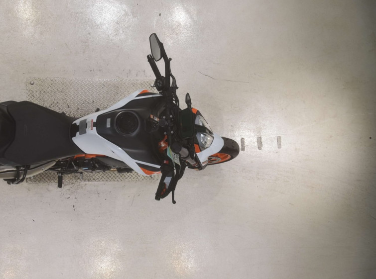 Мотоцикл KTM 890 DUKE R с пробегом 9328 km