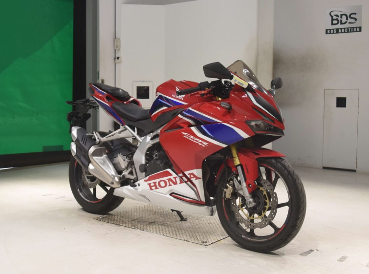 Мотоцикл Honda CBR250RR с пробегом 15876 km
