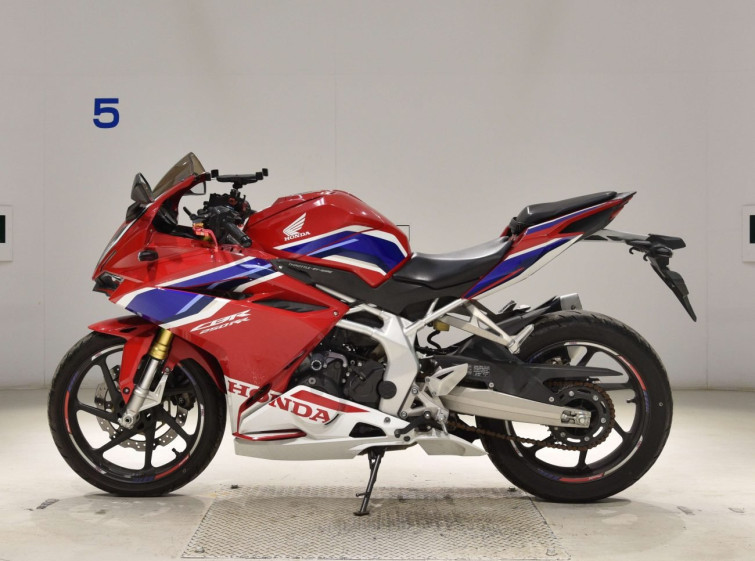 Мотоцикл Honda CBR250RR с пробегом 15876 km