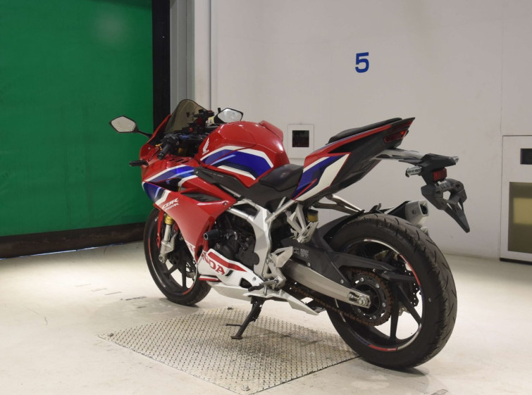 Мотоцикл Honda CBR250RR с пробегом 15876 km