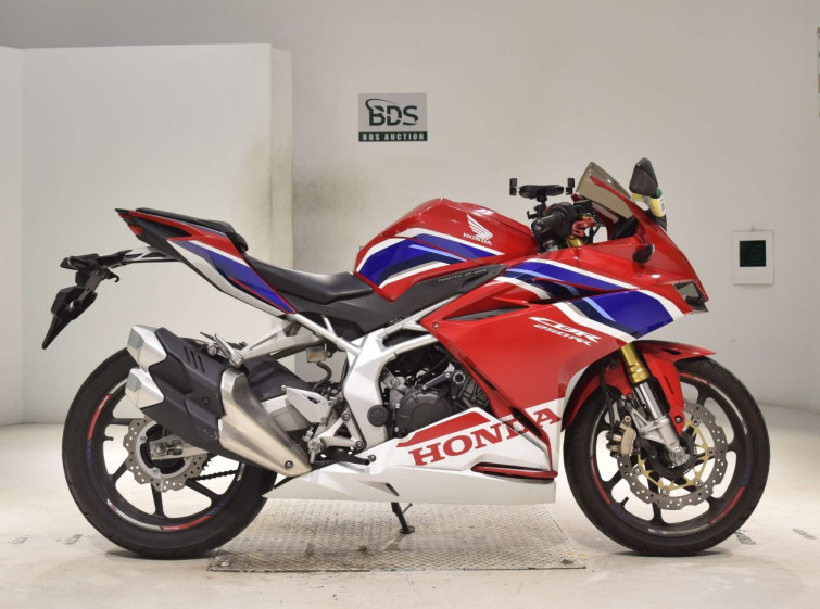 Мотоцикл Honda CBR250RR с пробегом 15876 km