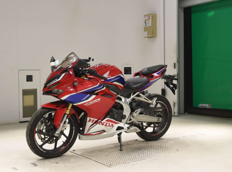 Мотоцикл Honda CBR250RR с пробегом 15876 km