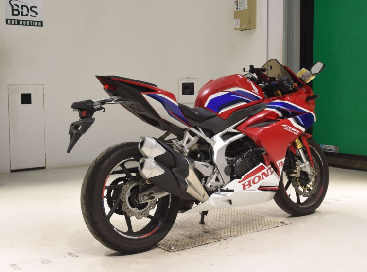 Мотоцикл Honda CBR250RR с пробегом 15876 km