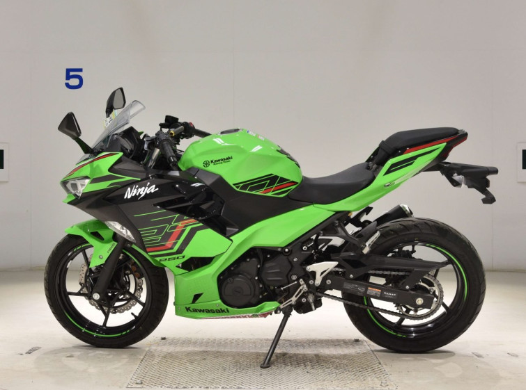 Мотоцикл Kawasaki NINJA250 з пробігом 2236 km