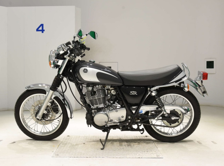 Мотоцикл Yamaha SR400 с пробегом 3958 km