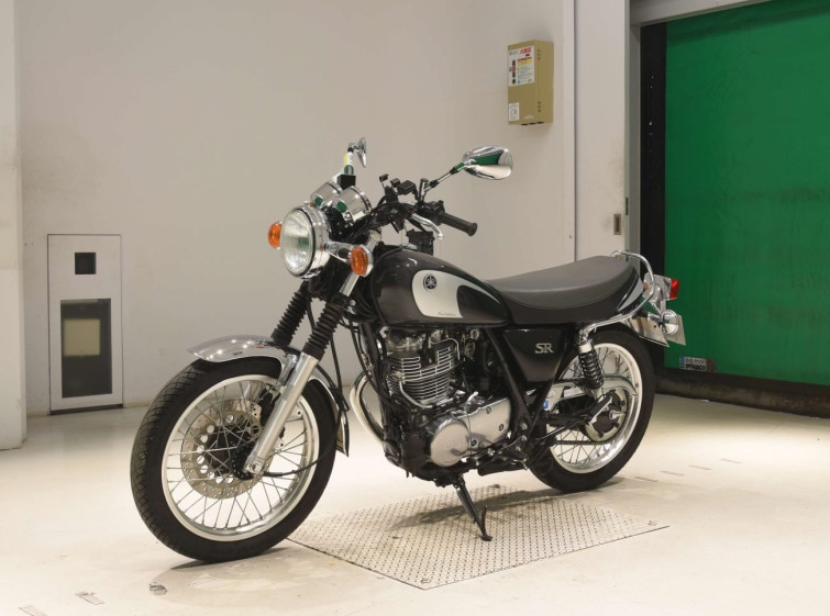 Мотоцикл Yamaha SR400 с пробегом 3958 km