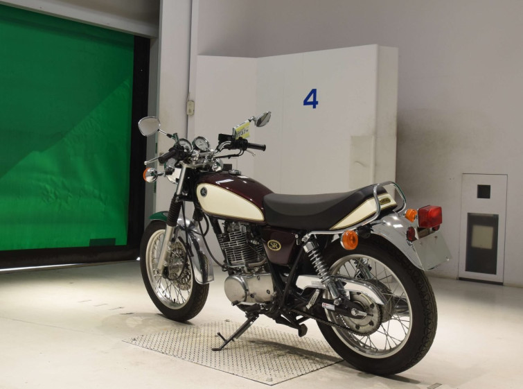 Мотоцикл Yamaha SR400 с пробегом 4075 km