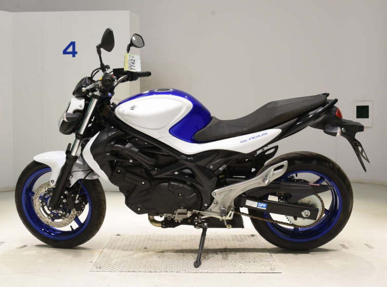 Мотоцикл Suzuki GLADIUS SFV400 с пробегом 696 km