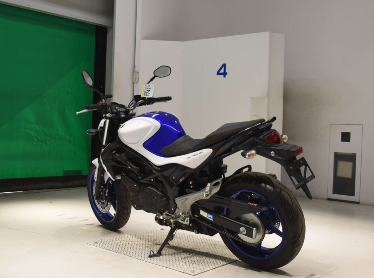 Мотоцикл Suzuki GLADIUS SFV400 с пробегом 696 km