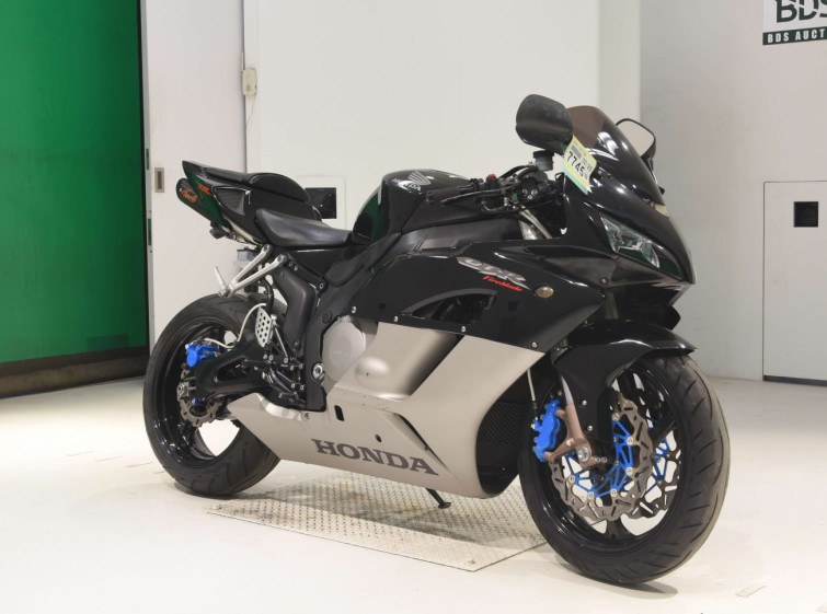 Мотоцикл Honda CBR1000RR с пробегом 17088 km