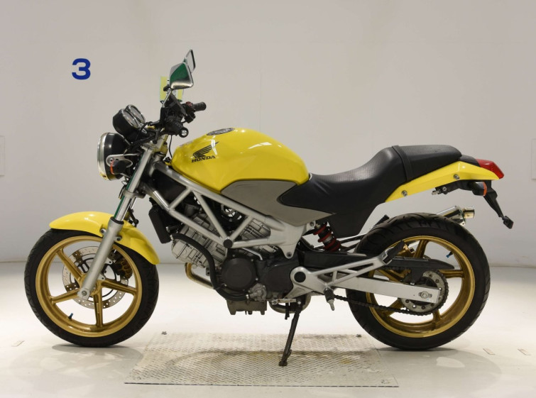 Мотоцикл Honda VTR250 с пробегом 24744 km