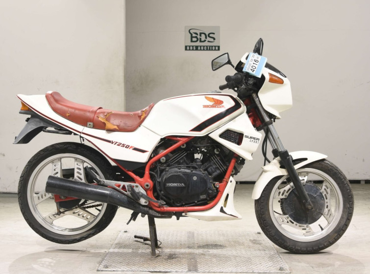 Мотоцикл Honda VT250FC с пробегом 1731 km