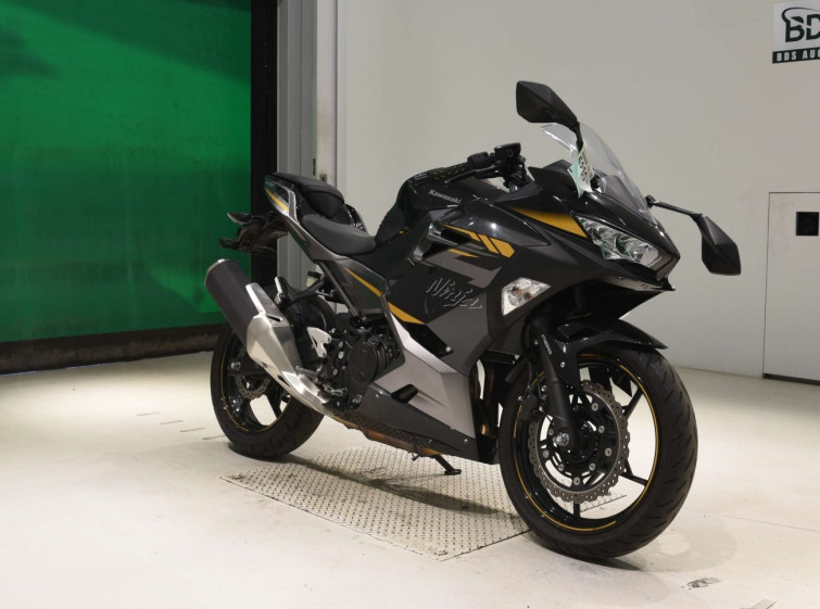 Мотоцикл Kawasaki NINJA400 с пробегом 5713 km
