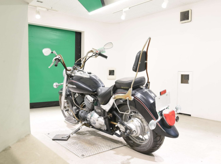 Мотоцикл Yamaha DRAGSTAR XVS400 CLASSIC с пробегом 18182 km
