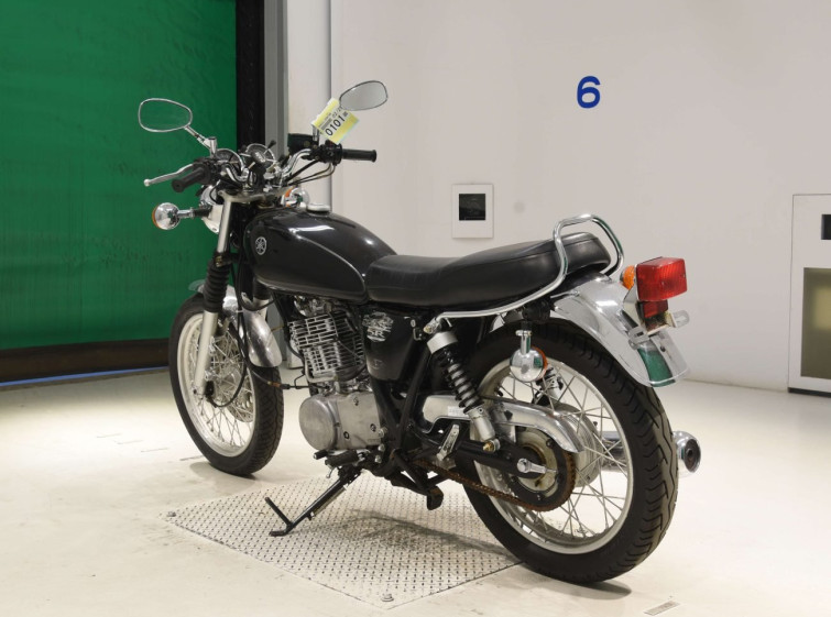 Мотоцикл Yamaha SR400 с пробегом 6414 km