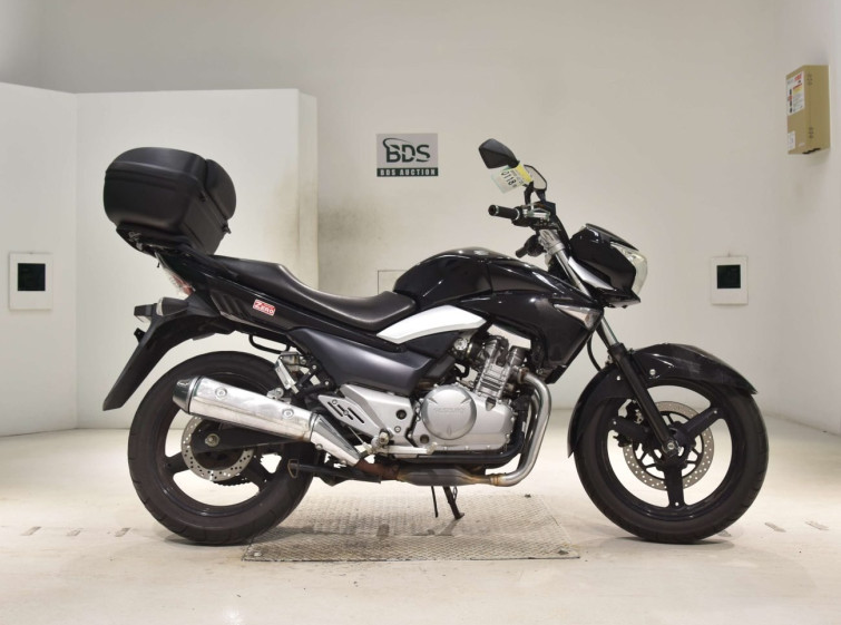 Мотоцикл Suzuki GSR250 з пробігом 27691 km
