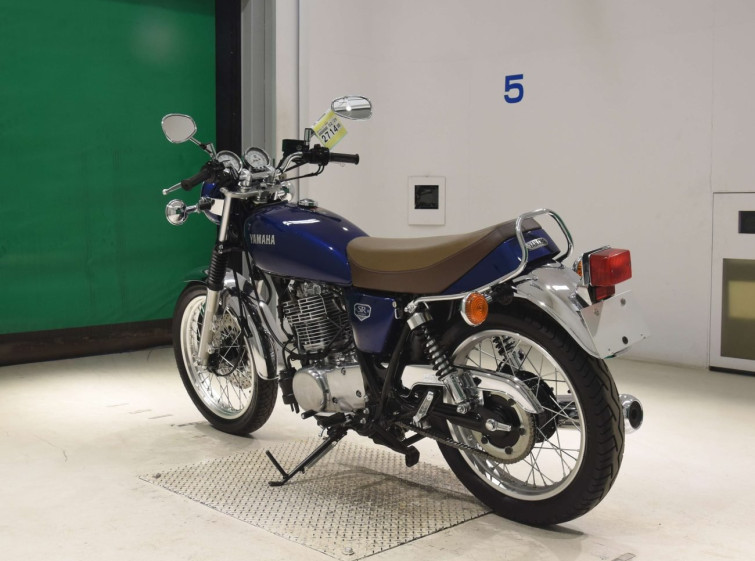 Мотоцикл Yamaha SR400 с пробегом 372 km