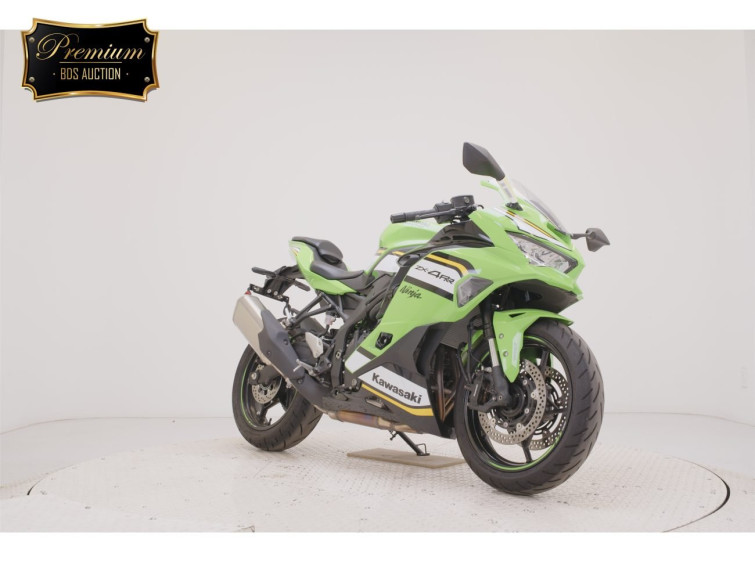 Мотоцикл Kawasaki ZX-4RR с пробегом 1766 km