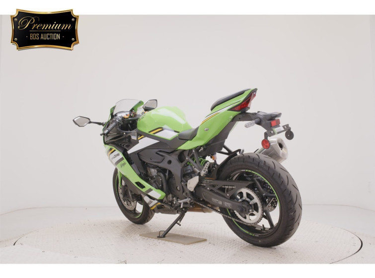 Мотоцикл Kawasaki ZX-4RR с пробегом 1766 km
