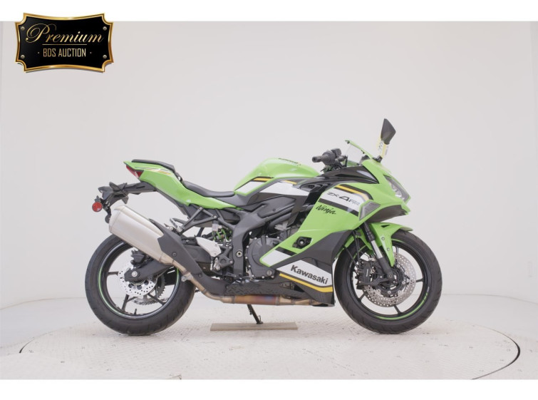 Мотоцикл Kawasaki ZX-4RR с пробегом 1766 km