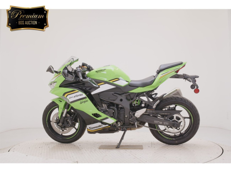 Мотоцикл Kawasaki ZX-4RR с пробегом 1766 km