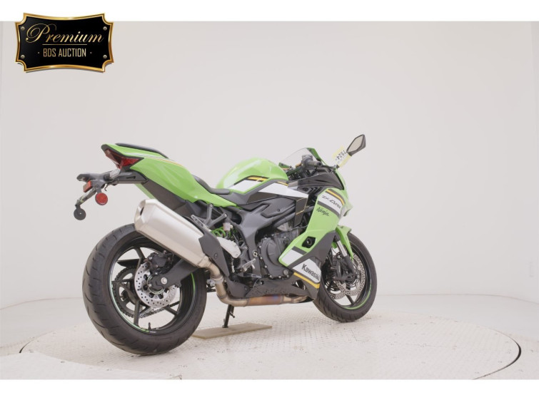 Мотоцикл Kawasaki ZX-4RR с пробегом 1766 km
