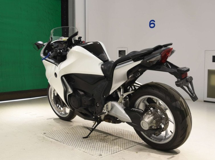 Мотоцикл Honda VFR1200F с пробегом 16646 km